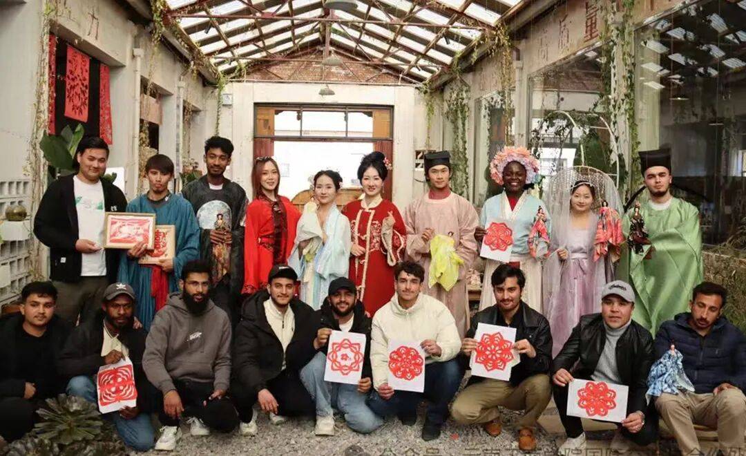 云南暖心守护高校留校师生澳门新葡京年味满