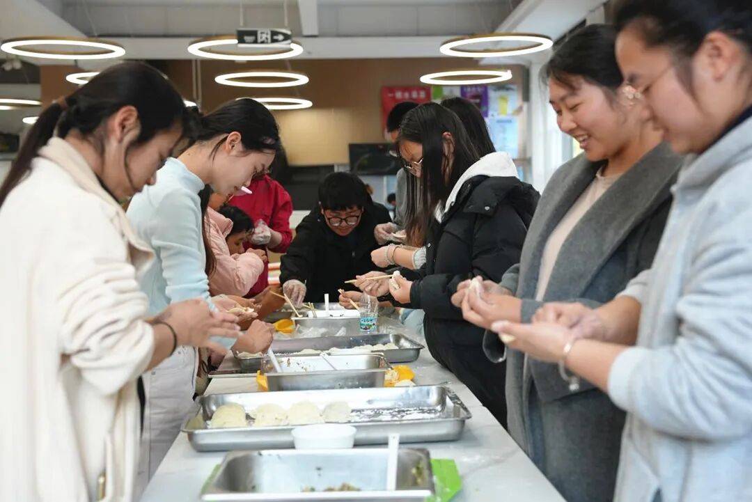 云南暖心守护高校留校师生澳门新葡京年味满校园！(图8)