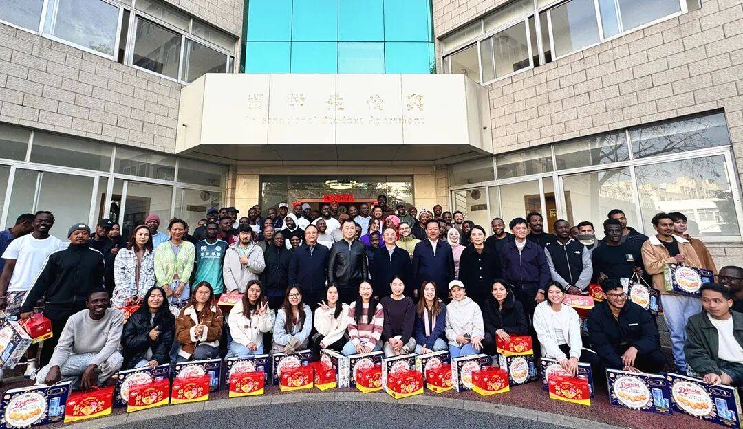 云南暖心守护高校留校师生澳门新葡京年味满校园！(图9)