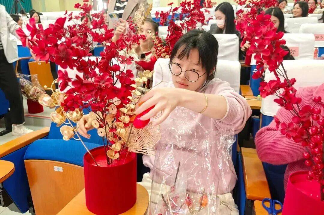 福新小学工会双主题活动喜迎新春澳门新葡京福启新春 情暖校园(图6)